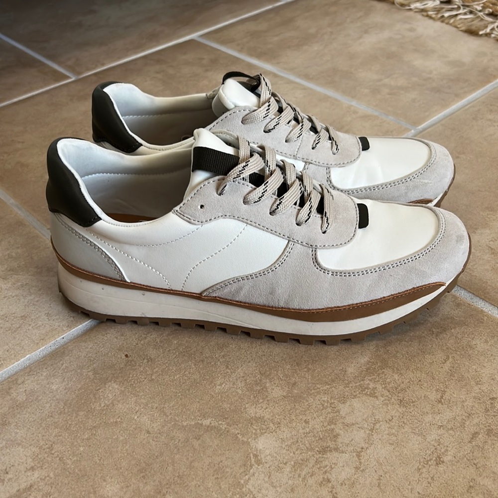 Womens sneakers